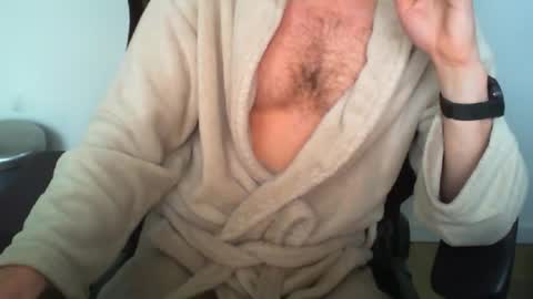 Snapshot of funnyeucouple chatting on 5, 5, 2026 YWhiteNiceMan online show from 5, 5, 2026
