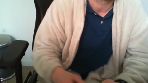 Snapshot of funnyeucouple chatting on 12, 5, 2026 YWhiteNiceMan online show from 12, 5, 2026