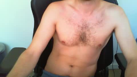 Snapshot of funnyeucouple chatting on 27, 5, 2026 YWhiteNiceMan online show from 27, 5, 2026
