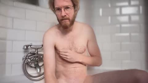 Snapshot of g00nst4r chatting on 12, 11, 2025 g00nst4r online show from 12, 11, 2025