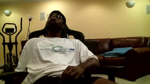Snapshot of gabbc18 chatting on 29, 4, 2026 James online show from 29, 4, 2026