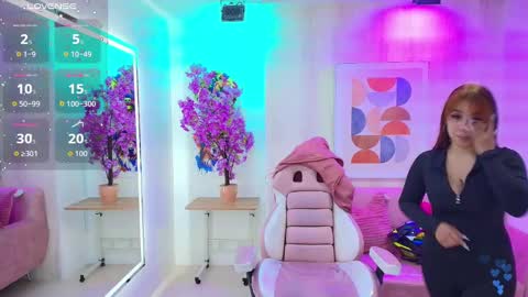 Snapshot of gabby_evanns chatting on 17, 11, 2025 gabby_evanns online show from 17, 11, 2025