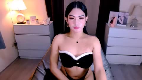 Snapshot of gabriela_deluxe chatting on 5, 12, 2025 gabriela_deluxe online show from 5, 12, 2025