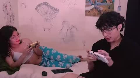 Snapshot of gaia_16 chatting on 4, 3, 2026 Gaia y Clayde online show from 4, 3, 2026