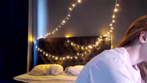 Snapshot of galaxyandromeda chatting on 29, 11, 2025 My name Lou 3 online show from 29, 11, 2025