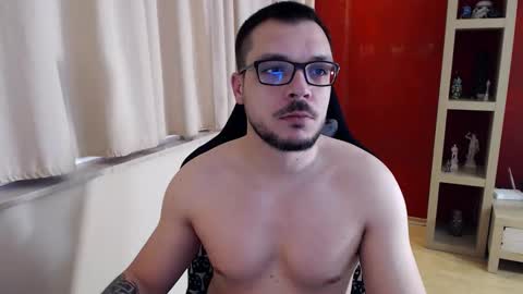 Snapshot of gangstalover8 chatting on 5, 4, 2026 GangstaLover online show from 5, 4, 2026