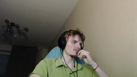 Snapshot of gasturfahe chatting on 8, 11, 2025 gasturfahe online show from 8, 11, 2025