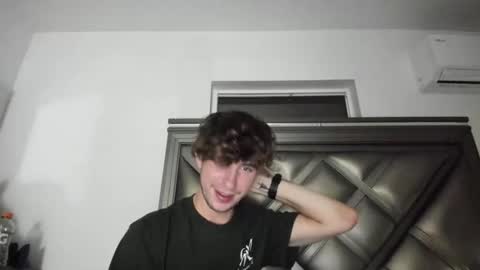 Snapshot of gayndepressed chatting on 25, 9, 2025 Trace online show from 25, 9, 2025