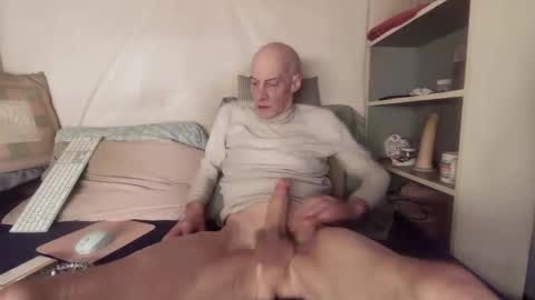 Snapshot of gayrobbin chatting on 17, 4, 2026 gayrobbin online show from 17, 4, 2026