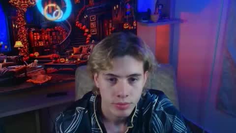 Snapshot of gemdominus chatting on 13, 10, 2025 Gem Dominus online show from 13, 10, 2025