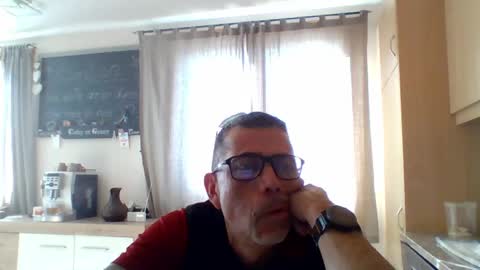 Snapshot of gen3841 chatting on 21, 4, 2026 Gen online show from 21, 4, 2026