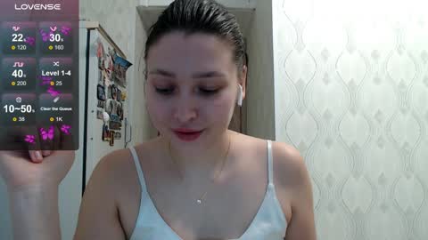 Snapshot of genev__ievee chatting on 6, 4, 2026 genev__ievee online show from 6, 4, 2026