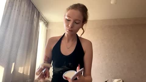 Snapshot of geneviveseay chatting on 11, 9, 2025 Emmi online show from 11, 9, 2025