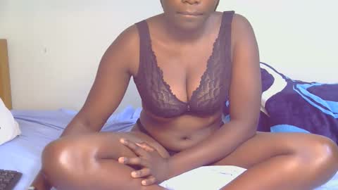 Snapshot of geni_smart chatting on 31, 10, 2025 Luciana online show from 31, 10, 2025