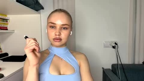 Snapshot of gennieleakes chatting on 22, 4, 2026 Sunny online show from 22, 4, 2026