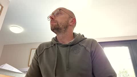 Snapshot of genuinecouple69 chatting on 20, 10, 2025 genuinecouple69 online show from 20, 10, 2025