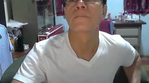 Snapshot of genuino2019 chatting on 1, 4, 2026 Genuino online show from 1, 4, 2026