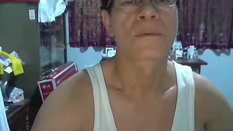 Snapshot of genuino2019 chatting on 23, 4, 2026 Genuino online show from 23, 4, 2026