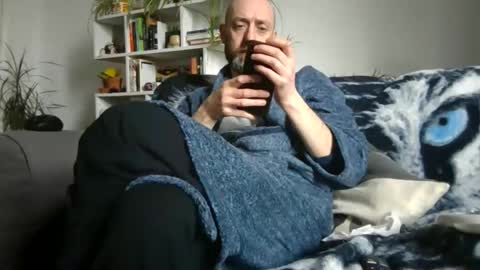 Snapshot of geon2xx chatting on 9, 11, 2025 Geon online show from 9, 11, 2025