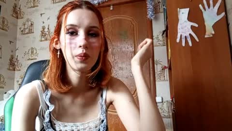 Snapshot of georgianahaeussler chatting on 4, 4, 2026 Ellie online show from 4, 4, 2026