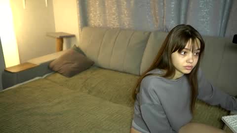 Jean and Isa couple Van online show from 9, 1, 2026