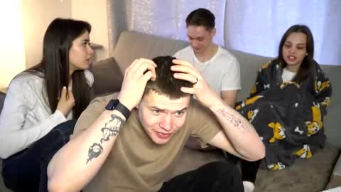 Jean and Isa couple Van online show from 16, 4, 2026