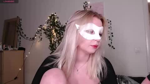 Snapshot of ggreenlightsss chatting on 25, 3, 2026 kristina and jesse online show from 25, 3, 2026