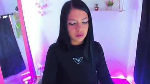 giaaaa   online show from 5, 4, 2026