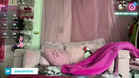 Snapshot of giaavalentinee chatting on 1, 4, 2026 Gia online show from 1, 4, 2026