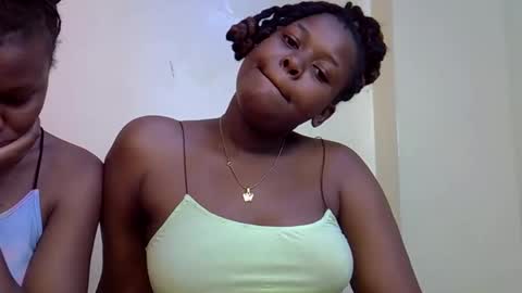 Snapshot of gianna_012 chatting on 19, 12, 2025 ENNY online show from 19, 12, 2025