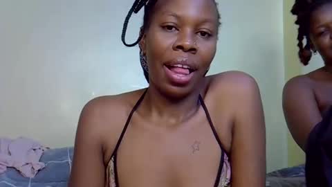 Snapshot of gianna_012 chatting on 21, 12, 2025 ENNY online show from 21, 12, 2025