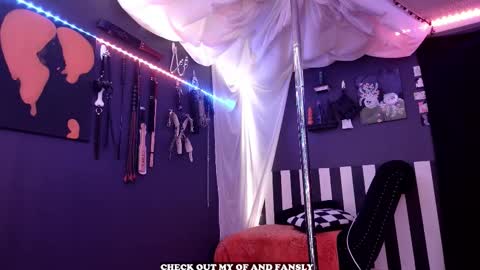 Snapshot of gigglemethis22 chatting on 15, 12, 2025 Giggles online show from 15, 12, 2025