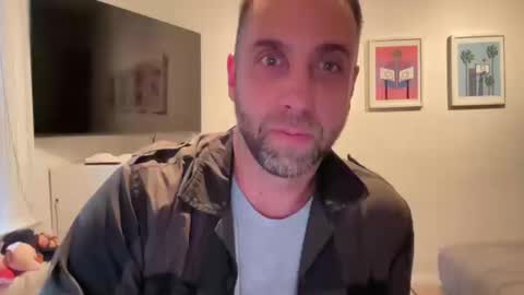 Snapshot of gilber10101 chatting on 19, 10, 2025 gilber10101 online show from 19, 10, 2025