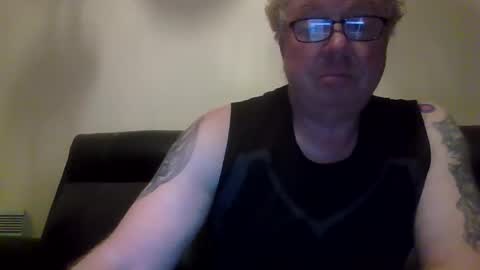 Snapshot of gimmmieoooo chatting on 9, 4, 2026 gimmmieoooo online show from 9, 4, 2026