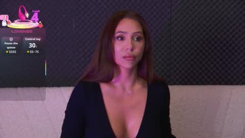 GinaMence online show from 4, 11, 2025