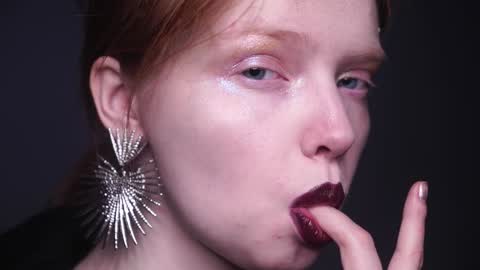        im expecting 350 thumbs up on my altar   online show from 28, 12, 2024