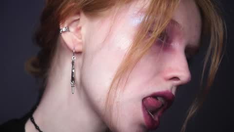        im expecting 350 thumbs up on my altar   online show from 3, 2, 2025