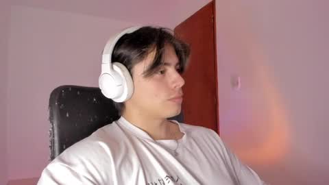 Snapshot of gio_russo chatting on 6, 4, 2026 GioRusso online show from 6, 4, 2026