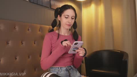 Snapshot of girl_i_am chatting on 2, 11, 2025 Nikki online show from 2, 11, 2025