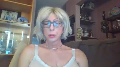 Snapshot of girlinrock chatting on 29, 3, 2026 Girlinrock online show from 29, 3, 2026