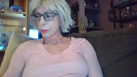 Snapshot of girlinrock chatting on 2, 4, 2026 Girlinrock online show from 2, 4, 2026