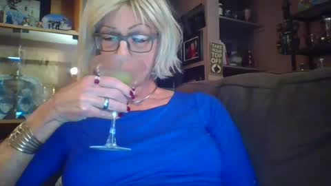 Snapshot of girlinrock chatting on 21, 4, 2026 Girlinrock online show from 21, 4, 2026
