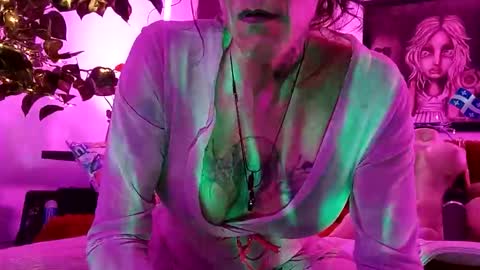 Snapshot of girls227445638252 chatting on 5, 4, 2026 girls227445638252 online show from 5, 4, 2026