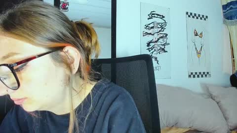 Maze    Thumbs up online show from 3, 12, 2024