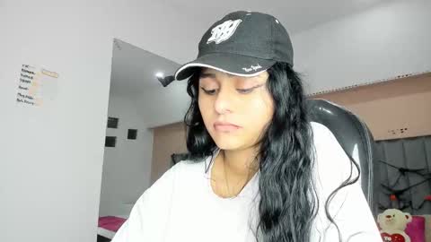Snapshot of giselle_roldan chatting on 16, 10, 2025 GISELLE ROLDAN online show from 16, 10, 2025