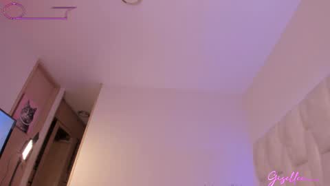 Snapshot of gisellee__ chatting on 7, 4, 2026 online show from 7, 4, 2026