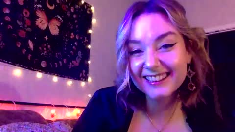 Snapshot of givemesweetdreams chatting on 13, 12, 2024 givemesweetdreams online show from 13, 12, 2024