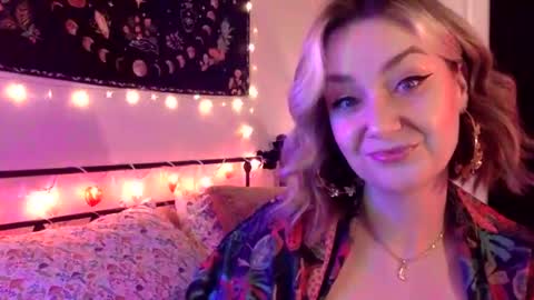 Snapshot of givemesweetdreams chatting on 8, 9, 2025 givemesweetdreams online show from 8, 9, 2025
