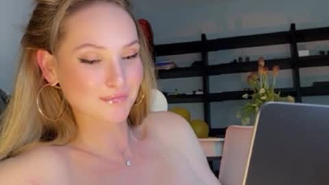 Snapshot of glammiss chatting on 1, 5, 2026 glammiss online show from 1, 5, 2026
