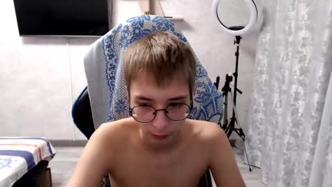 Snapshot of glasses_cat chatting on 27, 3, 2026 Eugene and Damian online show from 27, 3, 2026